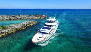 luxury yacht charter cancun yates