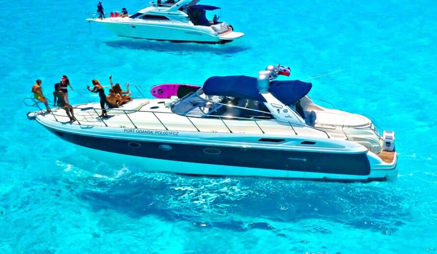 Luxury 60ft yacht rental in Cancun – Diva yacht party on board