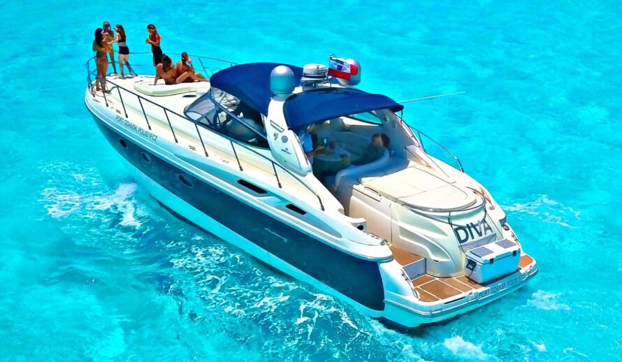 Luxury 60ft yacht Diva rental in Cancun with guests enjoying Caribbean cruise on deck