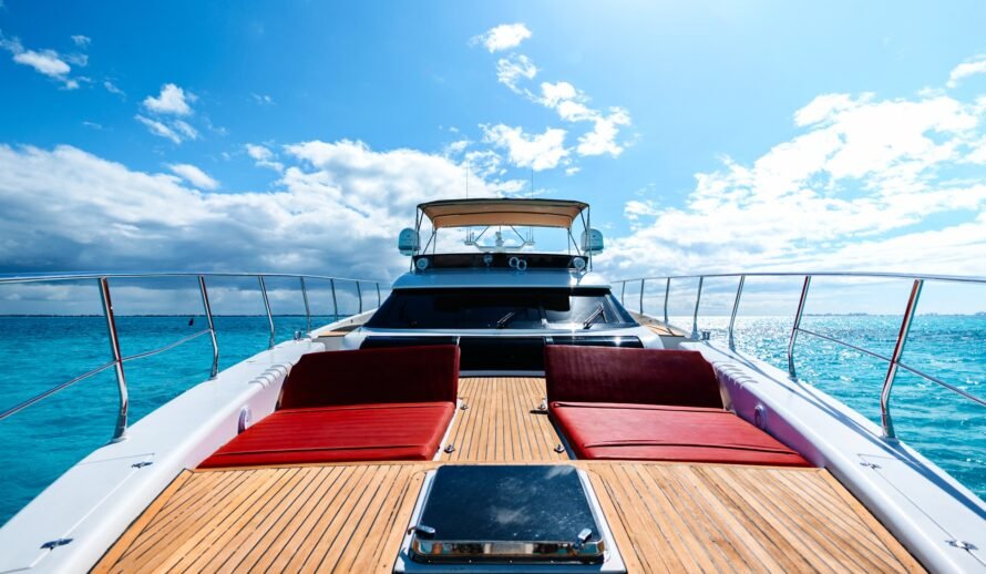 Dyna Craft 80 yacht bow deck Cancun – luxury yacht rental sunbathing area