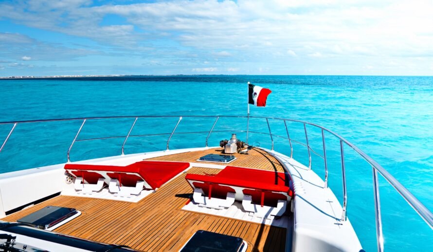 Dyna Craft 80 yacht bow sunbathing area Cancun – luxury yacht rental