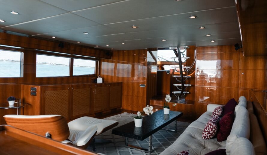 Dyna Craft 80 yacht lounge interior Cancun – luxury yacht rental