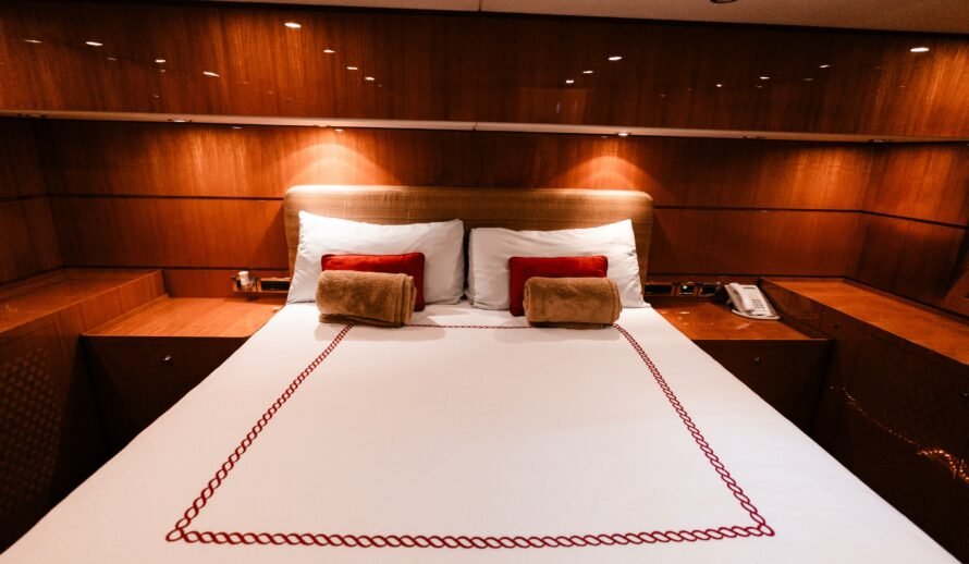 Dyna Craft 80 yacht luxury cabin interior Cancun – private yacht rental bedroom