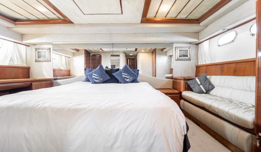Ferretti 72 yacht master bedroom in Cancun with king size bed